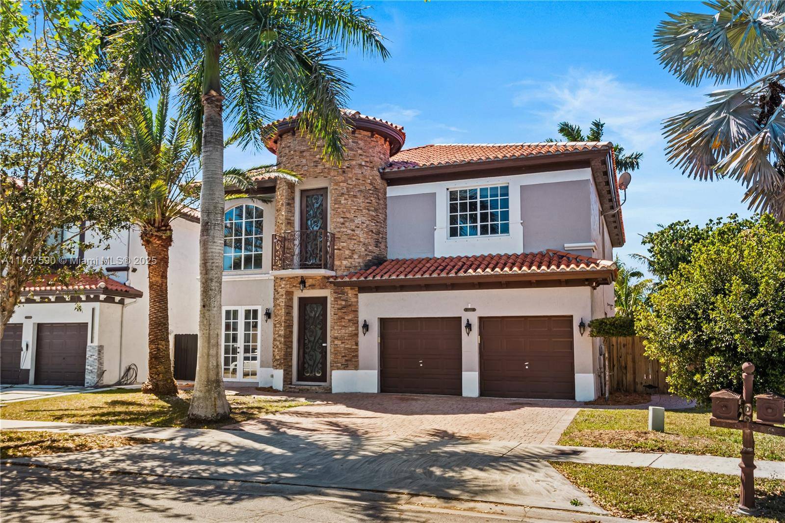 Spectacular 5 bedroom, 4 bathroom lakefront home located in a highly desirable neighborhood.
