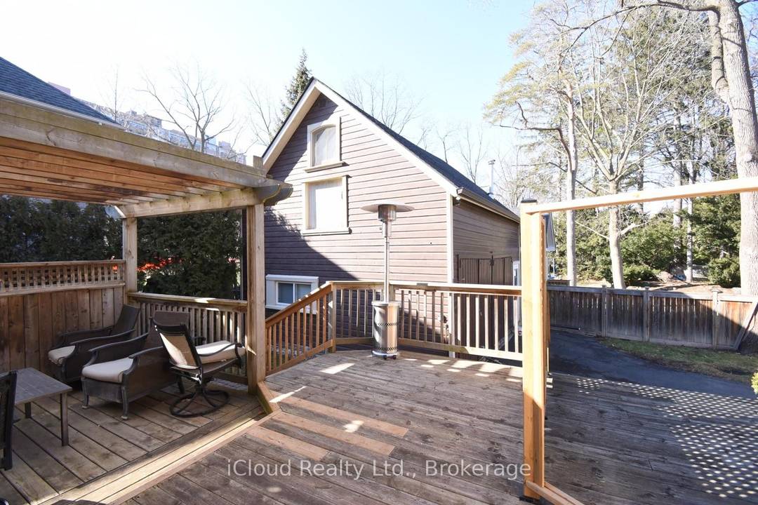 Charming 2 Storey Converted Barn Fully Furnished amp ; Steps to Downtown Burlington Unique opportunity to lease a fully furnished, 2 storey converted barn offering privacy, character, and convenience in ...