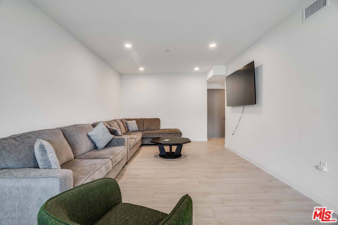 1021 S Shenandoah St 3BR Beverlywood La