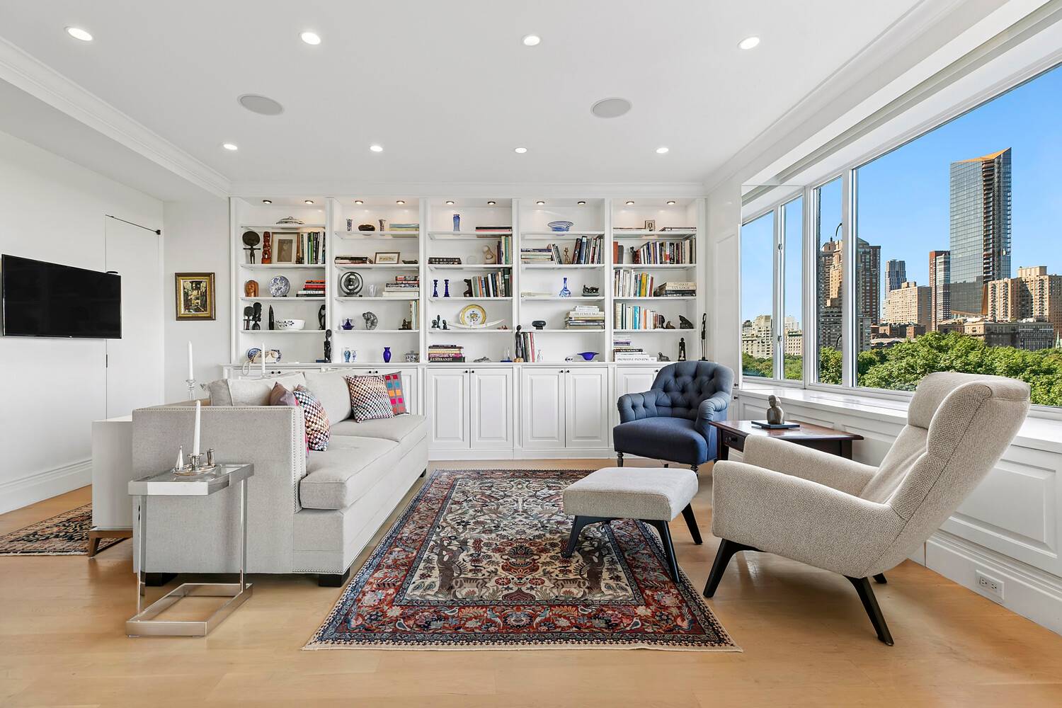 Central Park Perfection Perched on the 9th floor of one of Manhattan's most distinguished buildings, this sophisticated residence offers uninterrupted north facing views over Central Park and abundant natural light ...