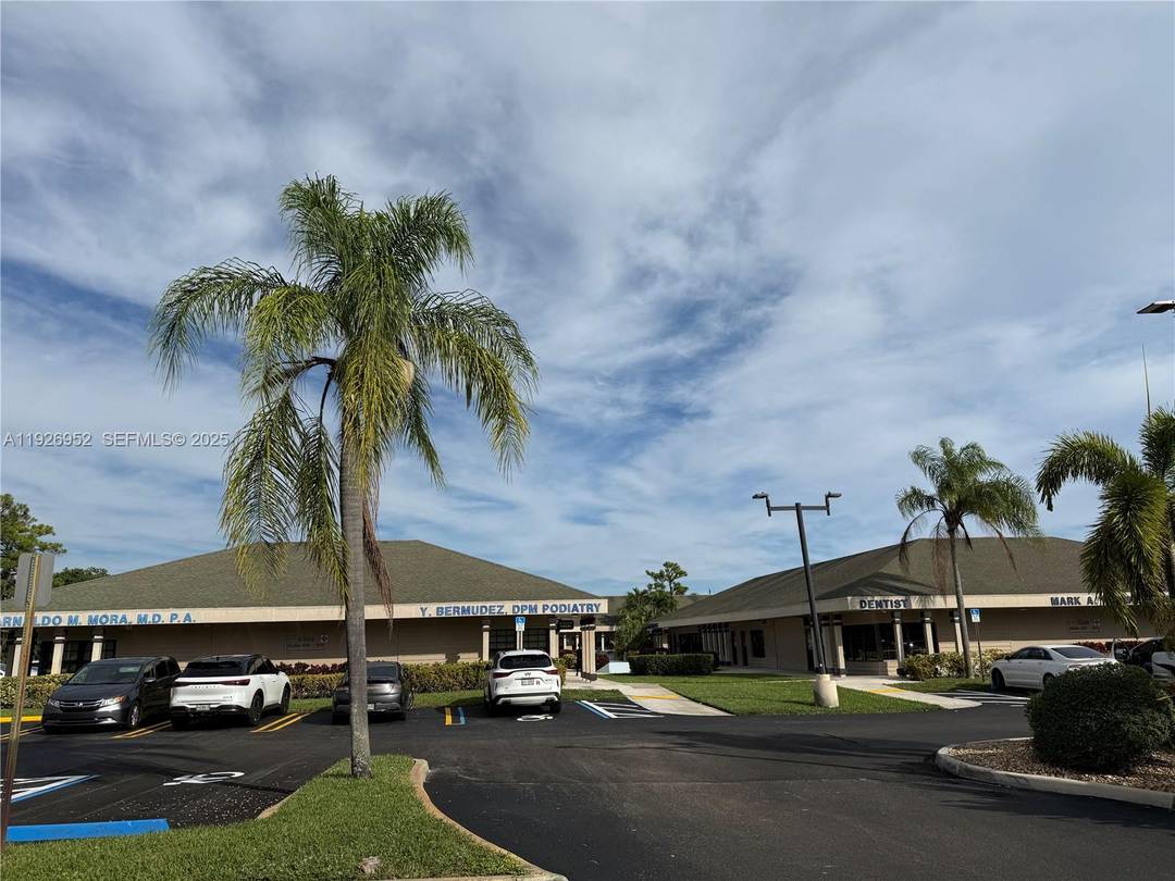 OFFICE MEDICAL CONDO FOR SALE 1125sf DELRAY BEACH ON ATLANTIC MEDICAL PROFESSIONAL USE END UNIT CONDO FEES INCLUDE WATER, TRASH, EXTERIOR MAINTENANCE Virtual Tour https www.
