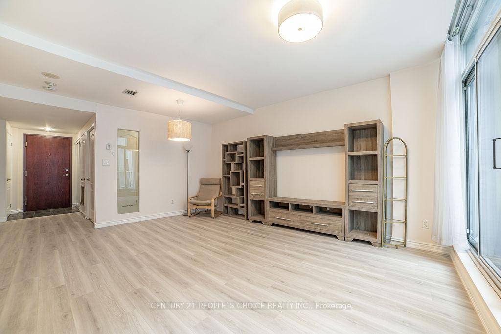 Beautifully Renovated All Inclusive Large Unit In The Heart Of The Entertainment District !