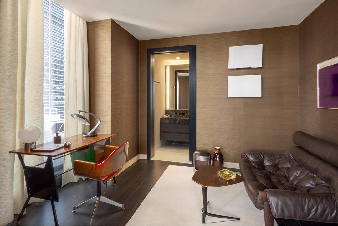 Immediate Occupancy Welcome to Residence 52D at The Greenwich by Rafael Vinoly, a three bedroom, three and a half bathroom featuring magnificent northern and western exposures.
