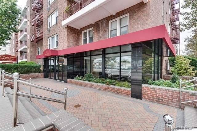 One Bedroom Apt Gas amp ; Heat Included Laundry Room in the Building Just Blocks to LIRR, Hospital, Shopping, Restaurants amp ; More !