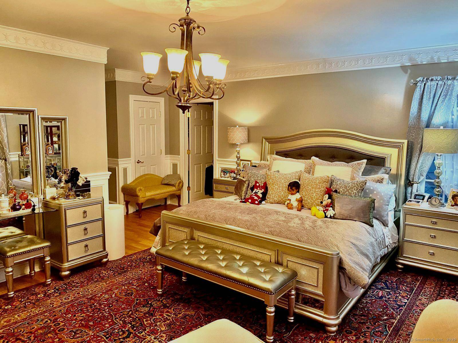 Amazing Home waiting for your touch at Westover Villa, close to New York City.