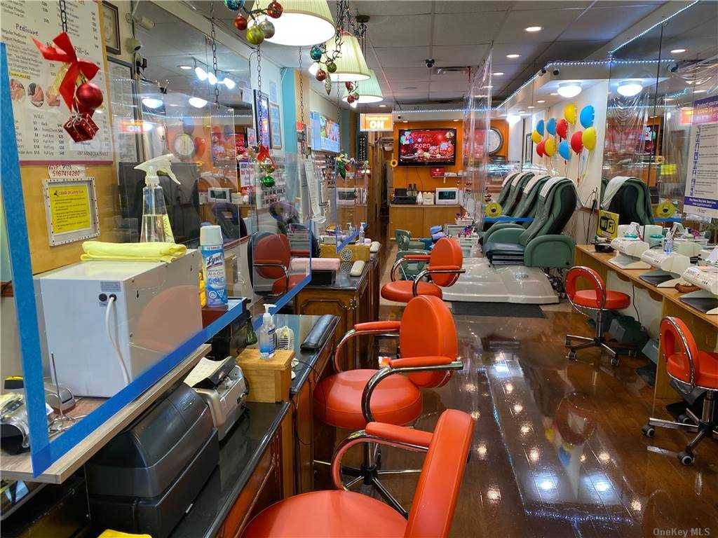 Nail Salon ! Good location on Jericho Tpke.