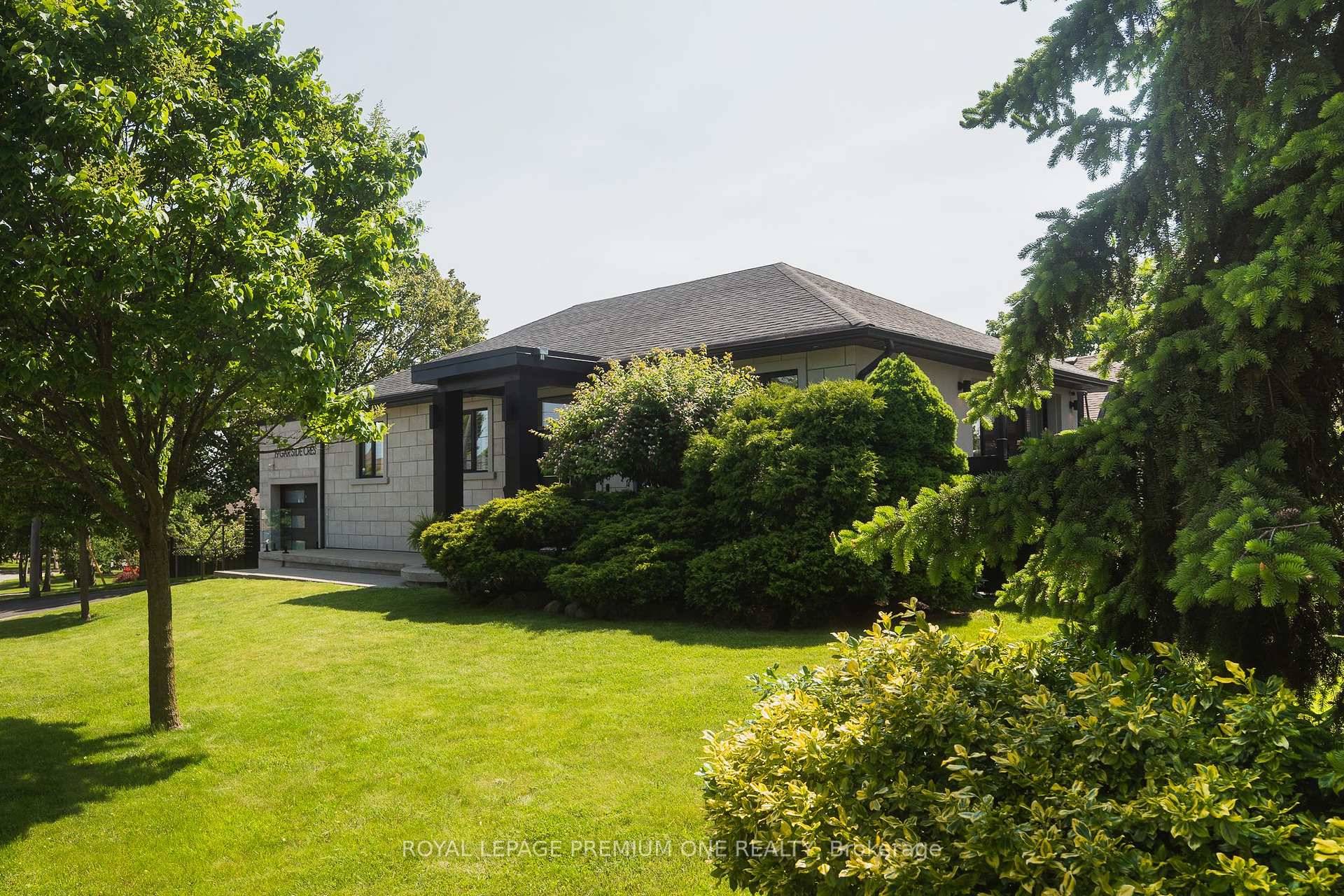 FULLY RENOVATED INSIDE OUTSIDE IN 2019.