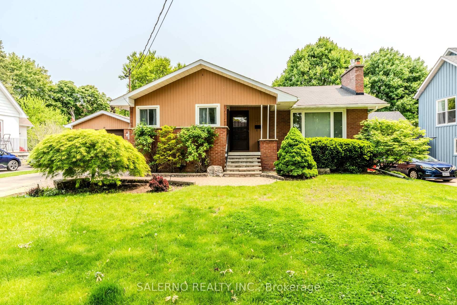 Welcome To 5 Peter St. In The Heart Of Old Markham Village !
