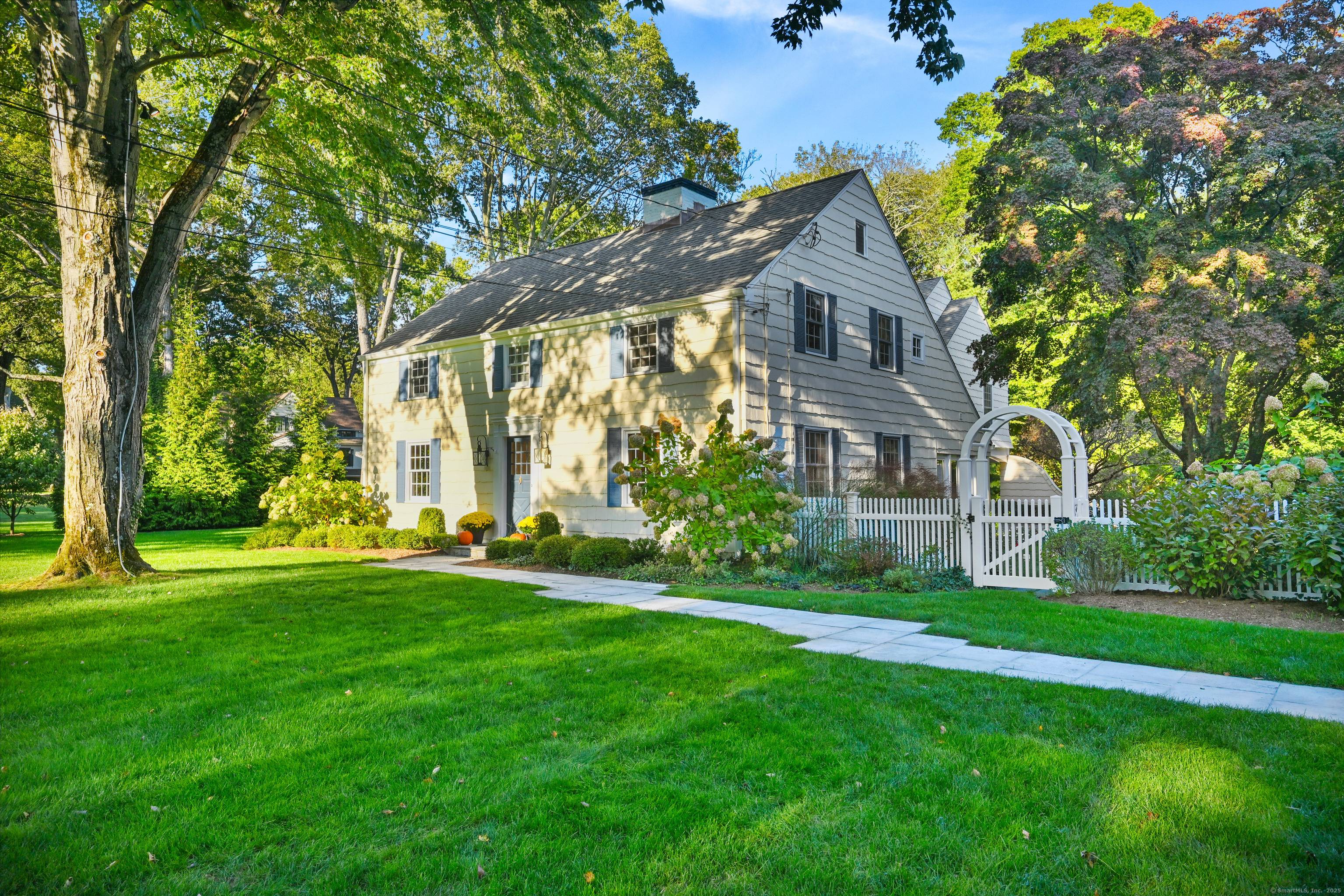 Wonderful opportunity in one of Darien's most sought after neighborhoods ; 4, 000 sqft of custom, renovated space that is truly in move in condition.
