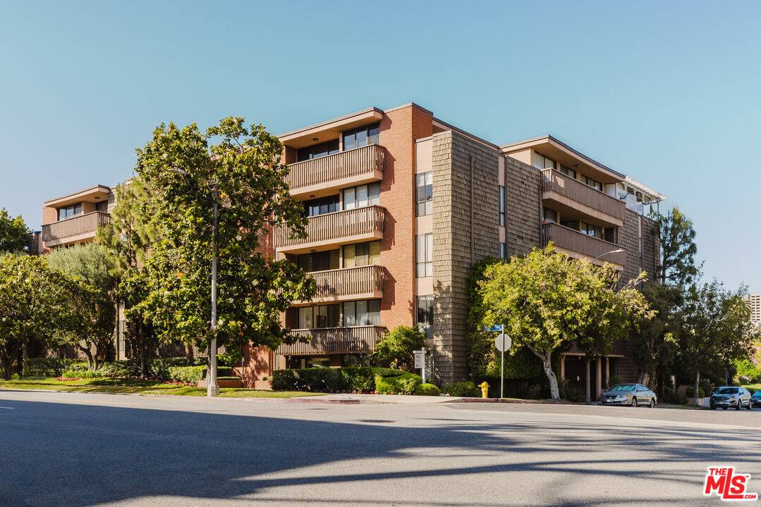 2276 S Beverly Glen Blvd 1BR La