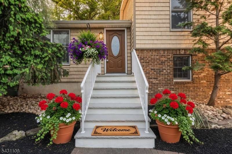 This home has close to 2, 000 square feet of usable space, including space for a 4th bedroom.