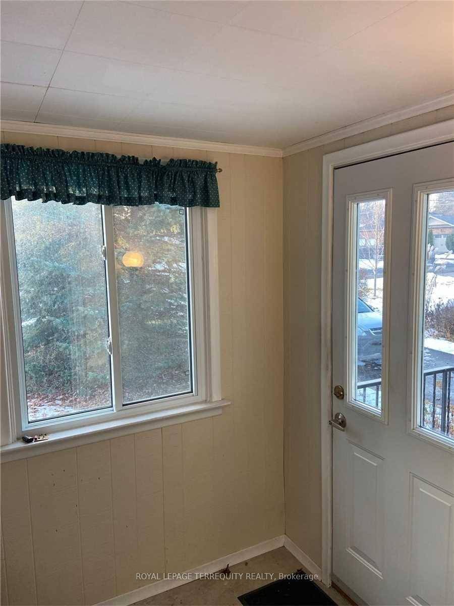 Great Neighbourhood, Main Floor 3 Bedroom Rental.