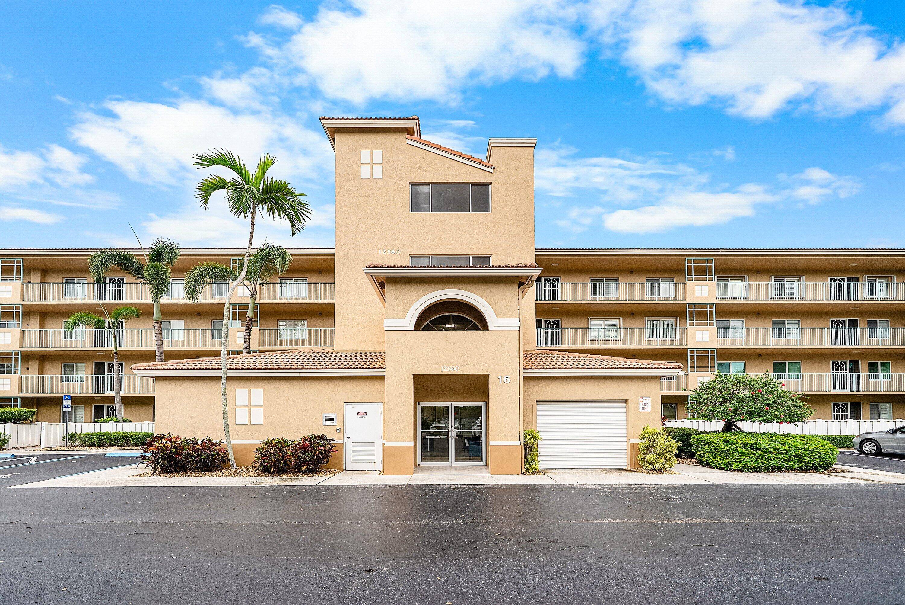 Impeccably maintained 3 bedroom, 2 bath condo in the Coral Cove section of Coral Lakes.