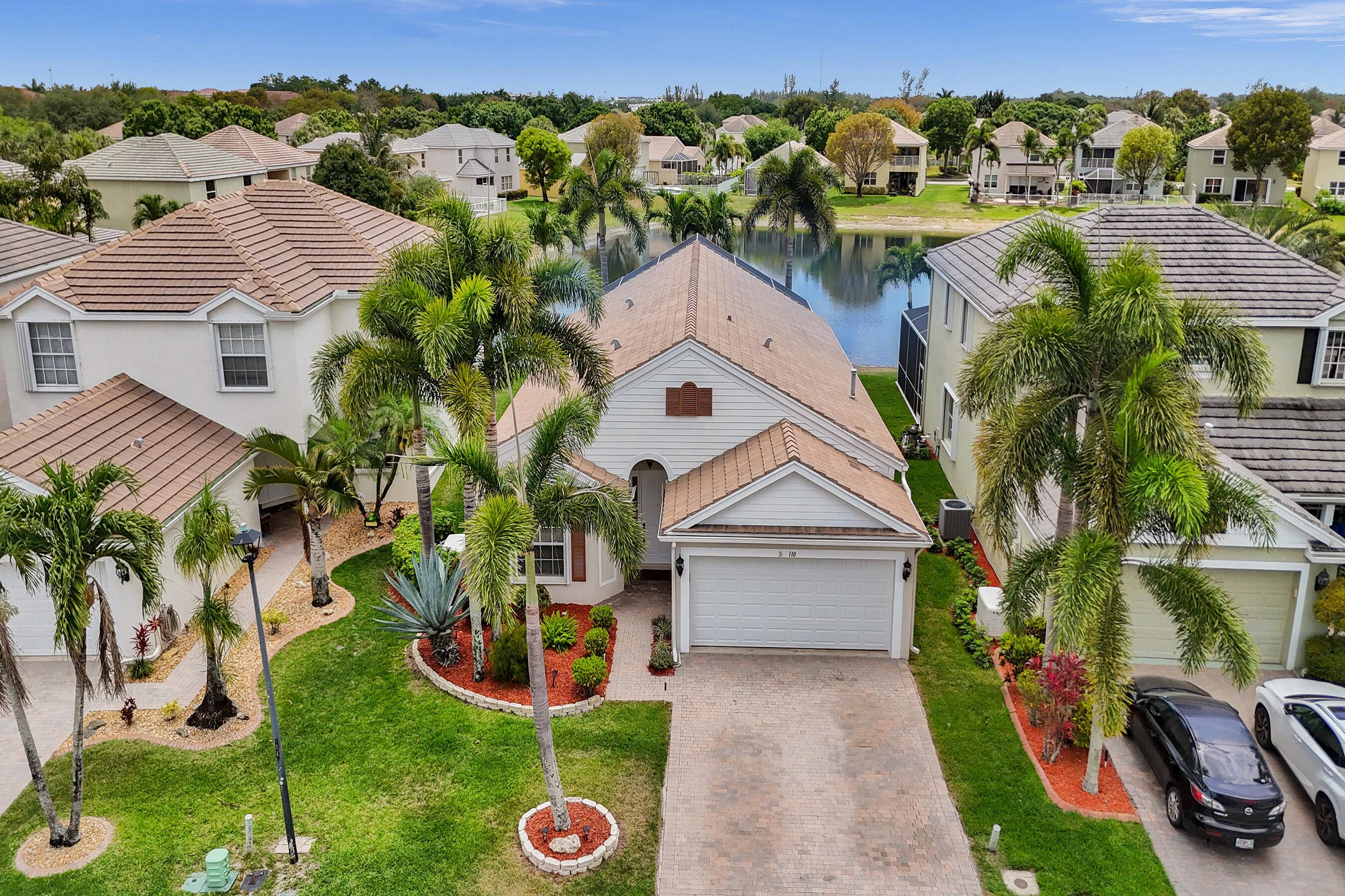 MOVE IN READY POOL HOME W LAKEFRONT VIEW !