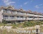 Gorgeous Oceanfront Duplex Townhouse In The Heart of The West End, Close to Beach, Restaurants, Shopping amp ; Entertainment.