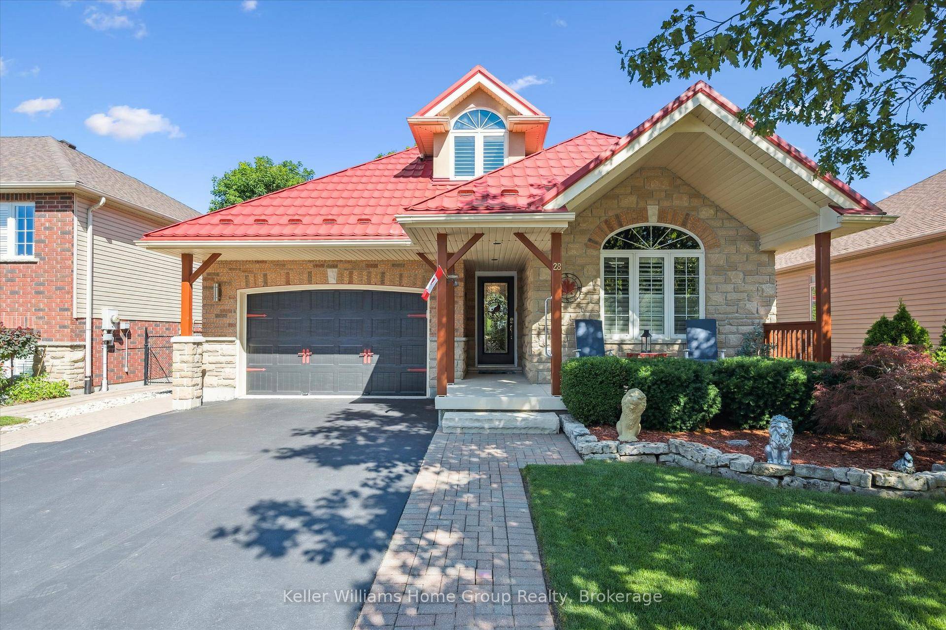 This 4 bedroom, 4 bathroom bungaloft is tucked into one of Fergus's most loved neighbourhoods.