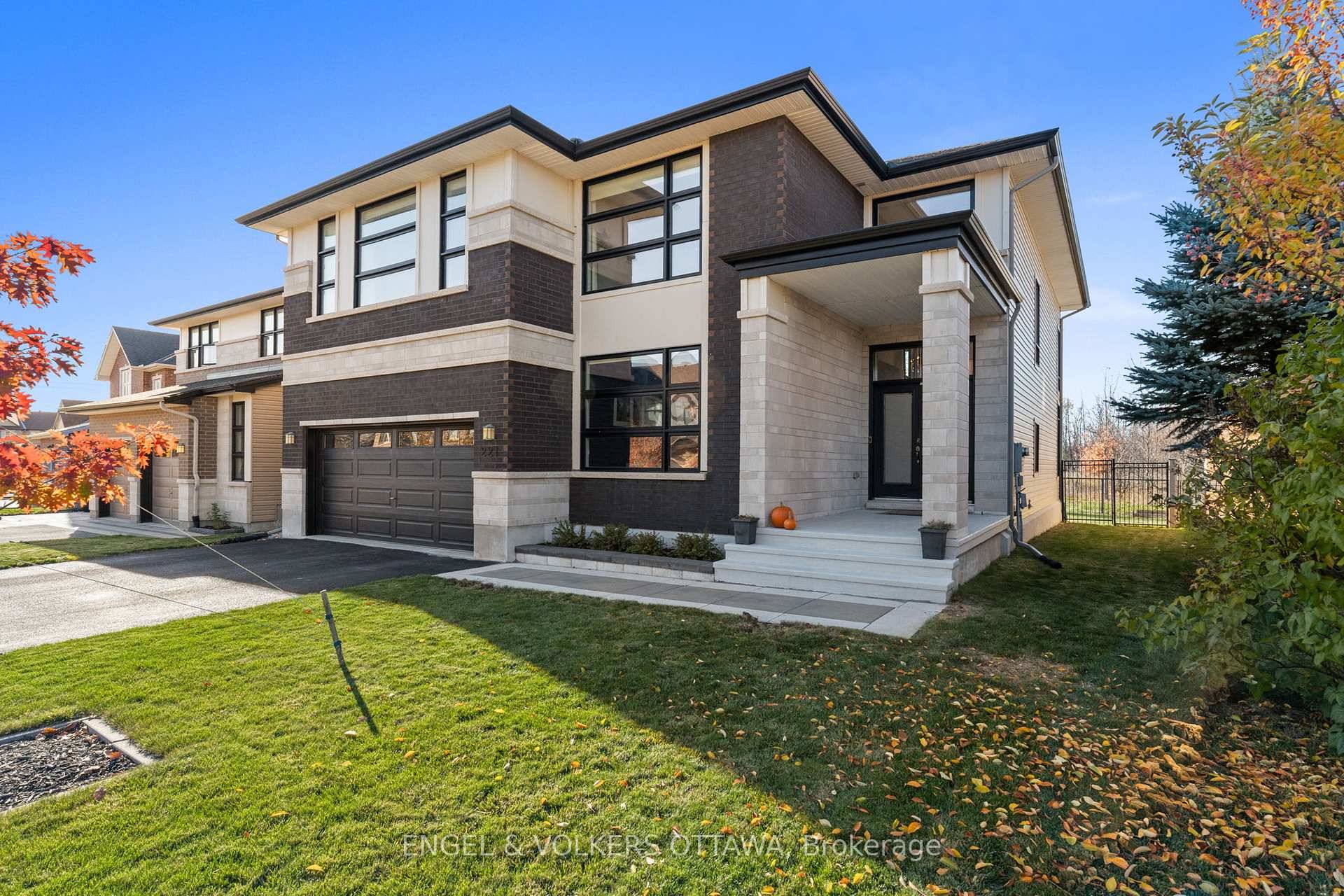 Welcome to 221 Cooks Mill Crescent, an elegant Urbandale Newberry Park model offering just under 3, 200 sq.