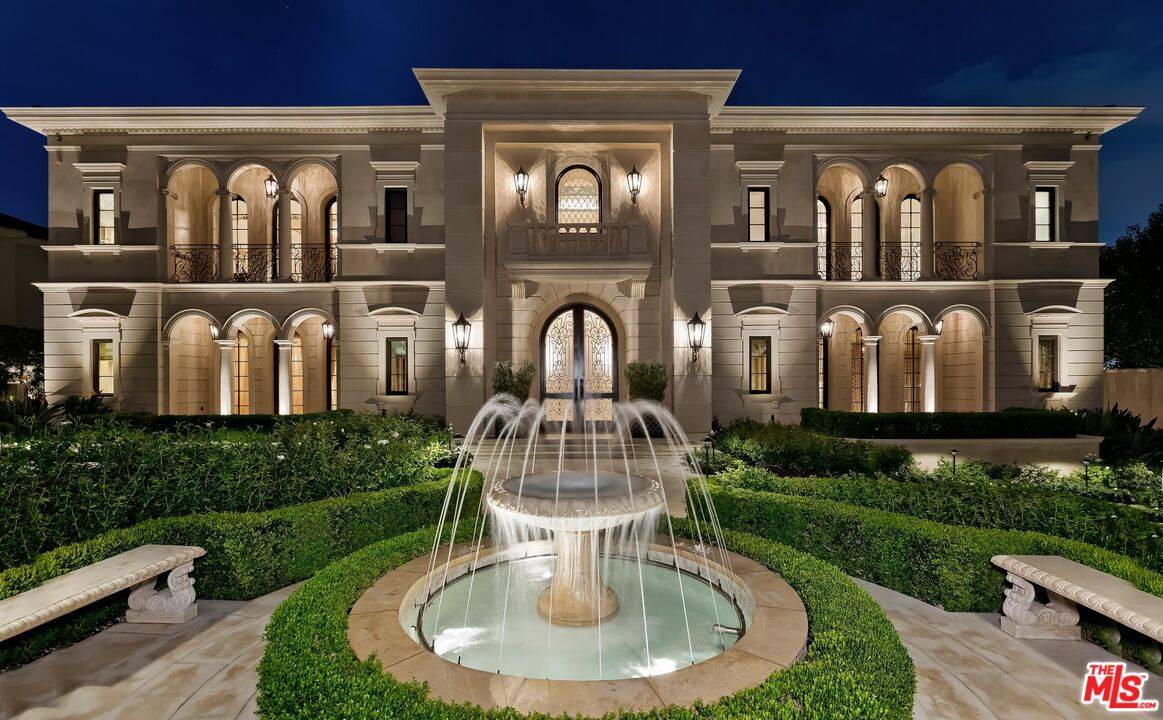 1006  N Roxbury Dr Beverly Hills Flats LA