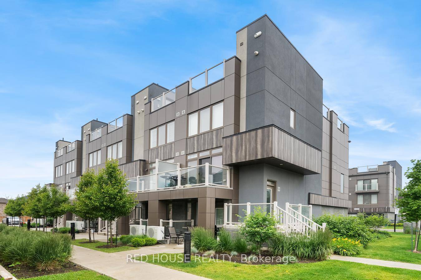Bright and modern 1 bedroom stacked townhome nestled in the highly sought after Waterdown community.