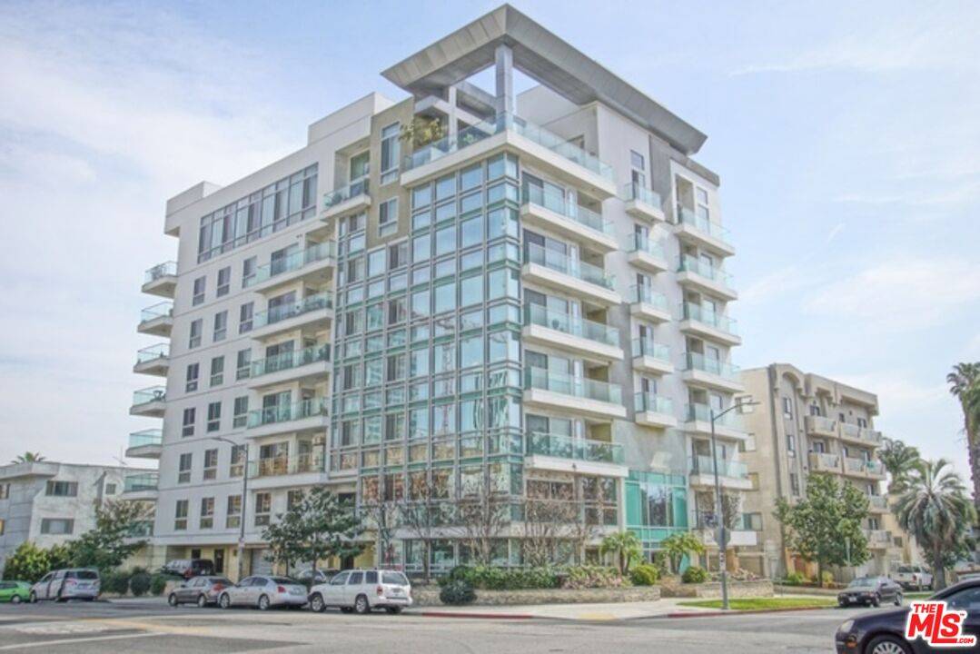 702 S Serrano Ave 2BR Hancock Park La