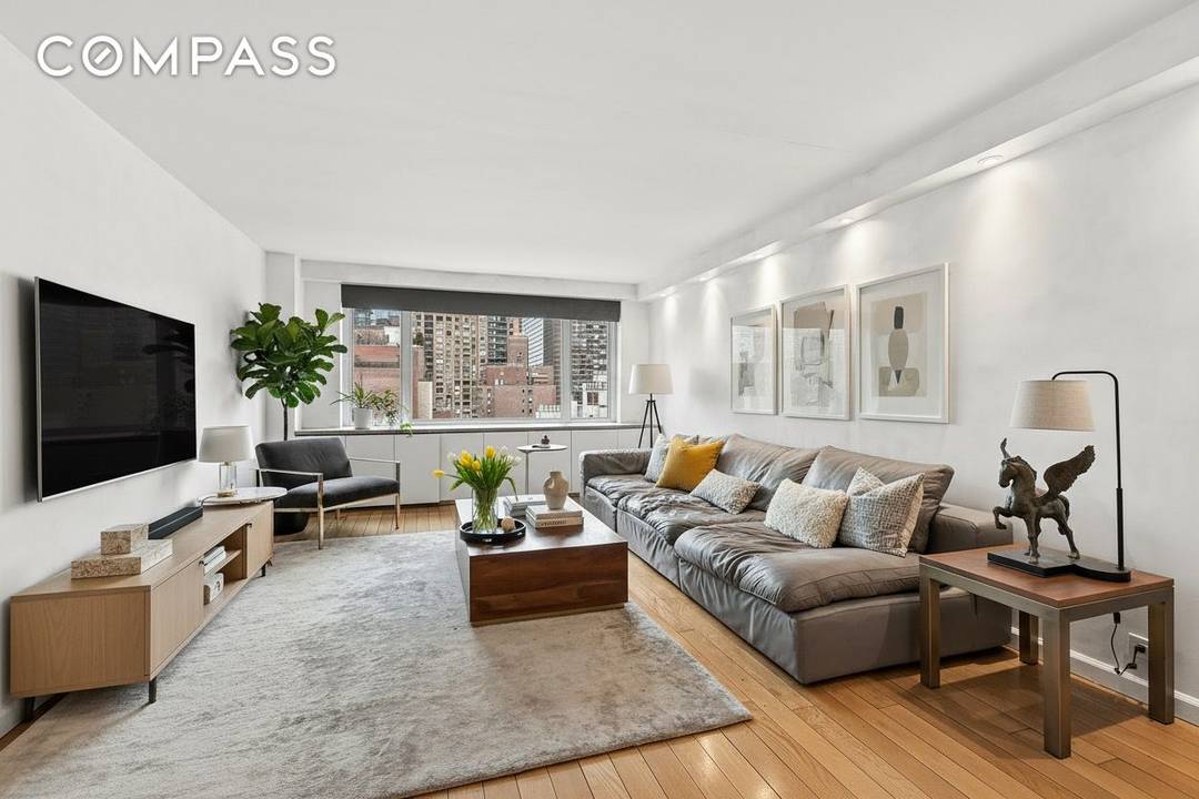 Oversized 2 Bedroom Condo in Prime Manhattan Location.