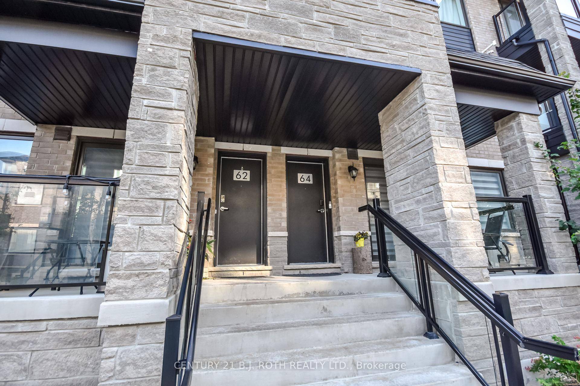 Turnkey Modern Bungalow Condo Urban North Living at Its Best !