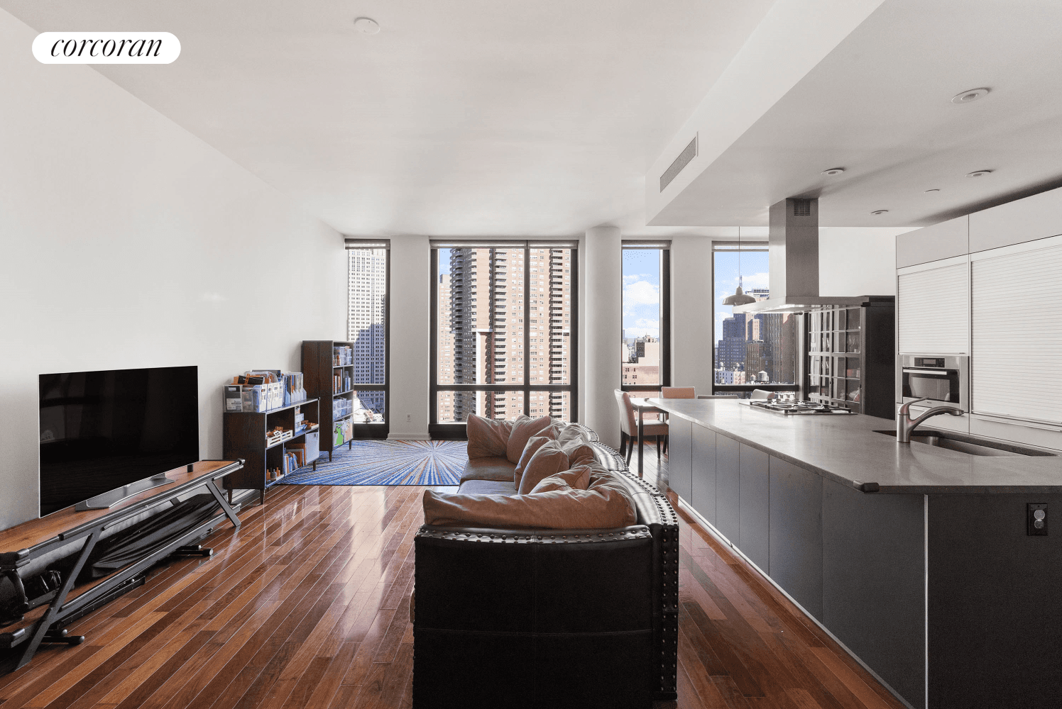 Spanning 1602 square feet with stunning unobstructed views, unit 2030 at the coveted 101 Warren is a split 2 bedroom, 2.