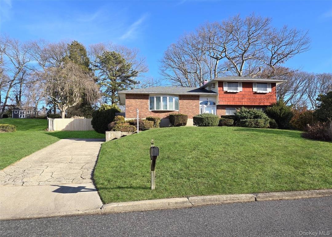 Magnificent Split Level Home with tons of living space, 4 Bedrooms and 2 full bathrooms one with a Skylight, Updated Eat in Kitchen with plenty of Shaker cabinets and Granite ...