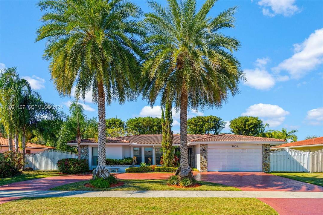 Welcome to this beautifully maintained single family home in the heart of Kendall Lakes !