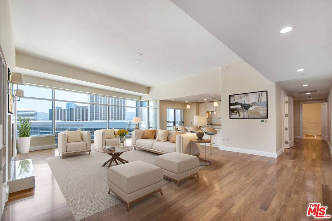 1  W Century Dr 2BR Beverlywood La