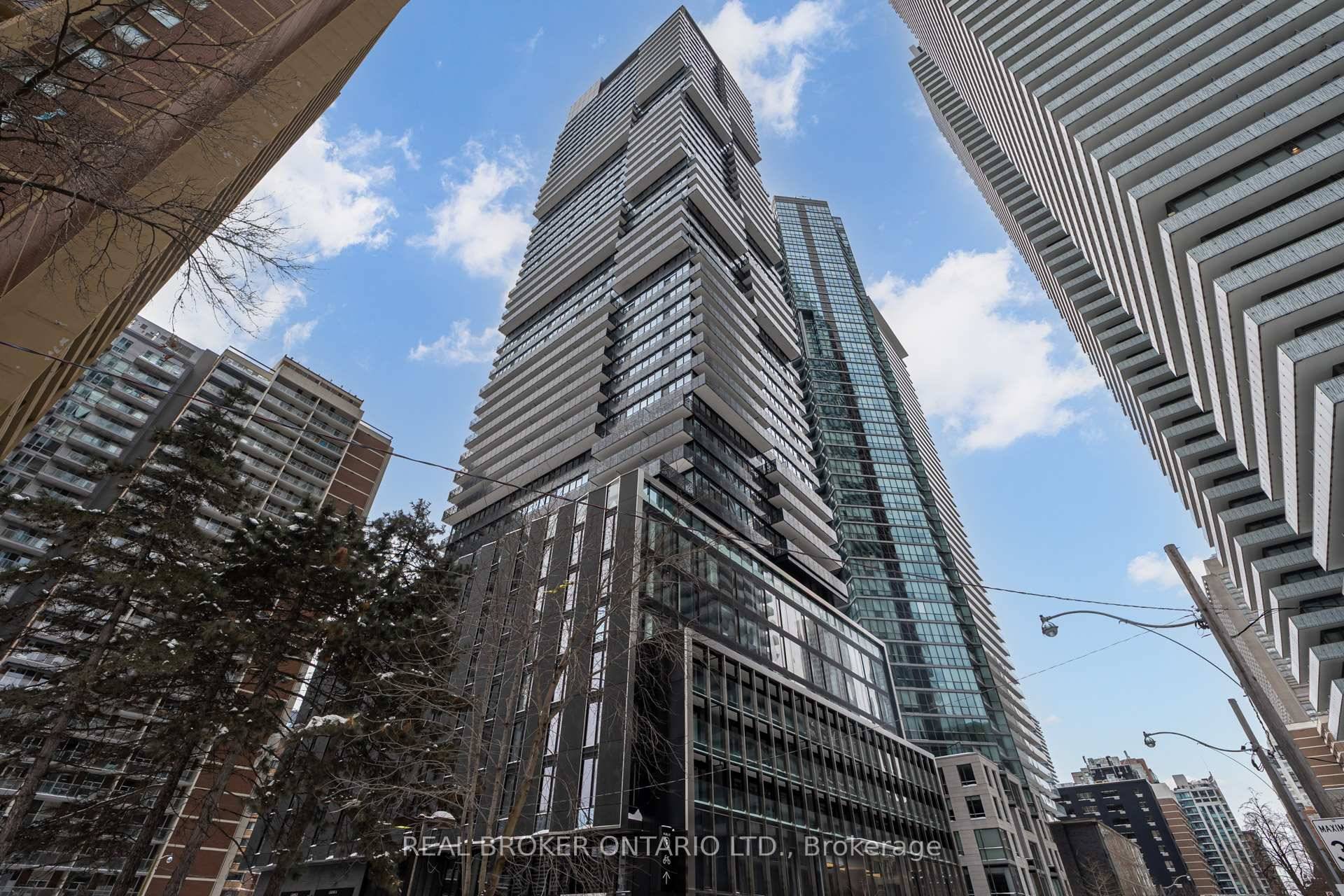 Experience luxury living at 55 Charles Street East, a brand new 3 bedroom, 2 bathroom condo lots of elegant space and high end finishes.