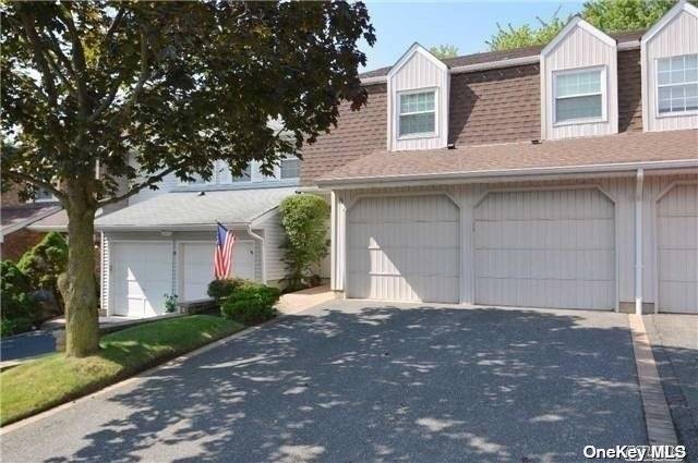 Light amp ; bright, Mint Cedarwood largest model w 2 Car Garages, Updated Eat In kitchen, w Stainless Steel Appliances.