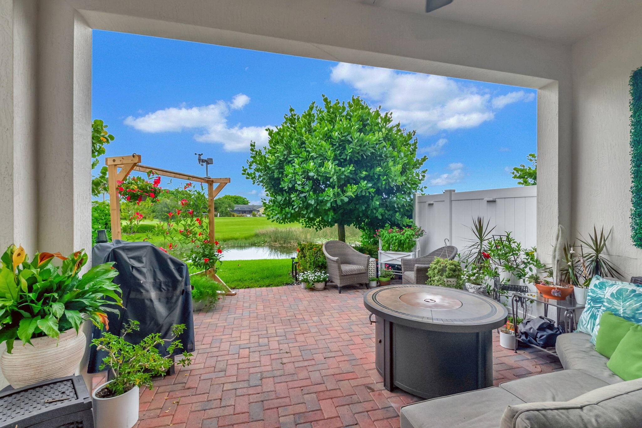 Amazing Newer Townhome 2, 131sf w loads of upgraded Finishes !