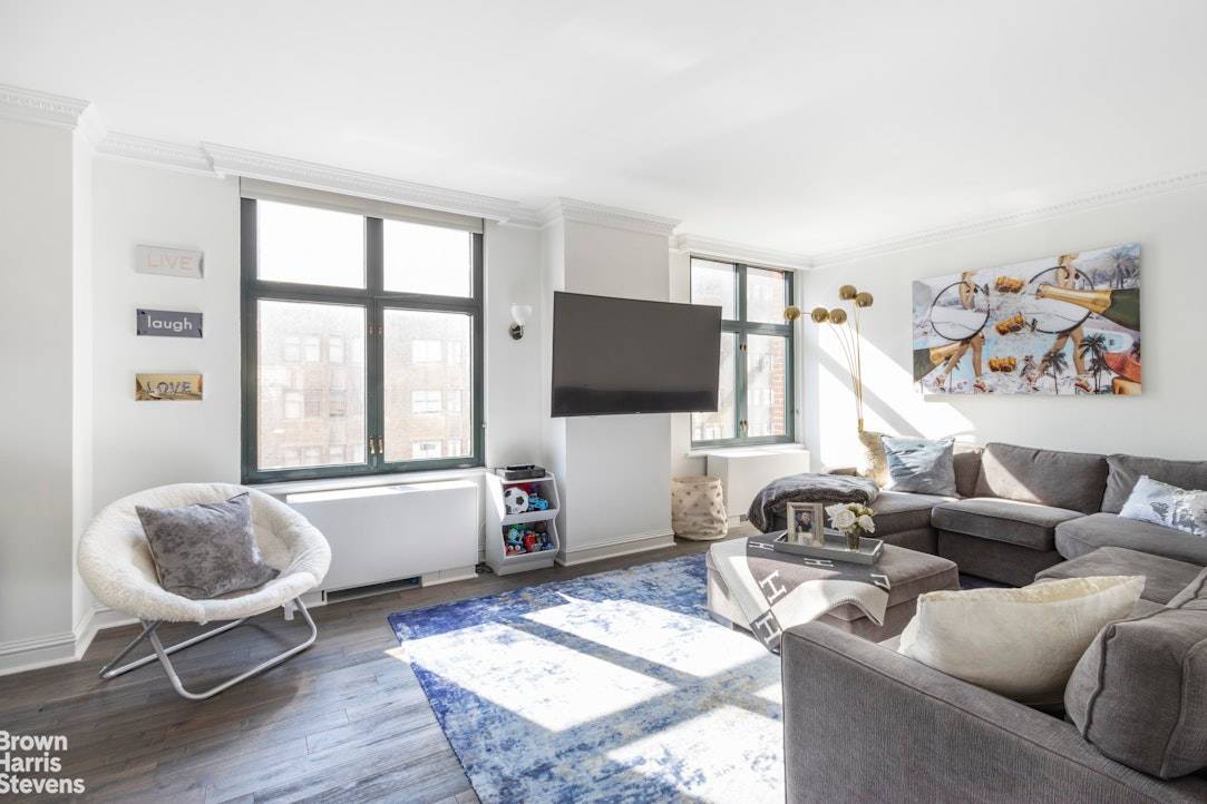 NEW TO MARKET ! ! Open eastern and western exposures flood this 2 bedroom 2.