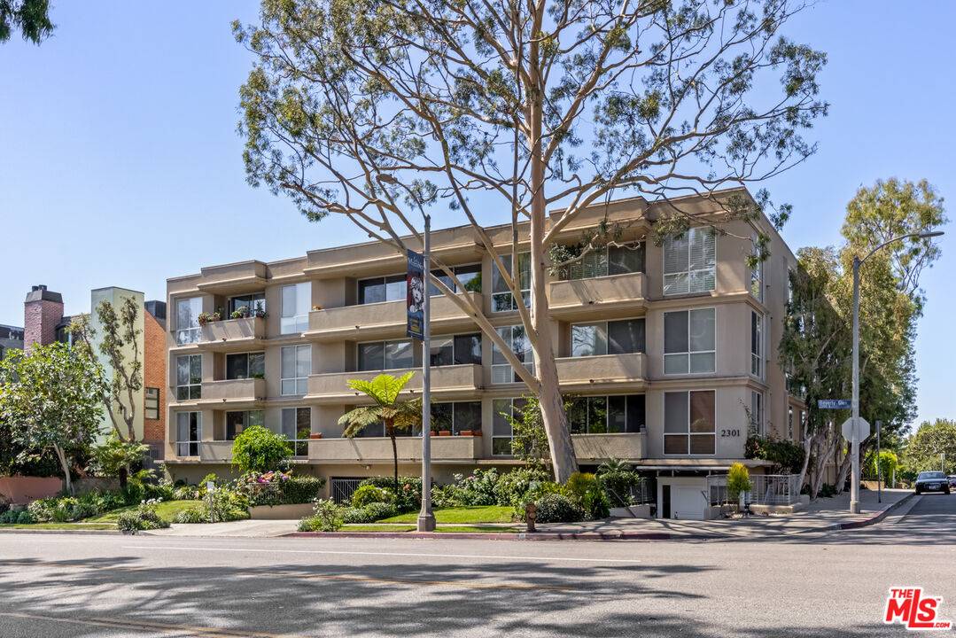 2301  S Beverly Glen Blvd 2BR La