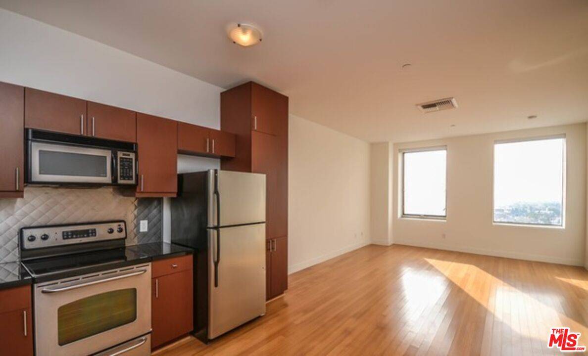 3810   Wilshire Blvd 1BR La