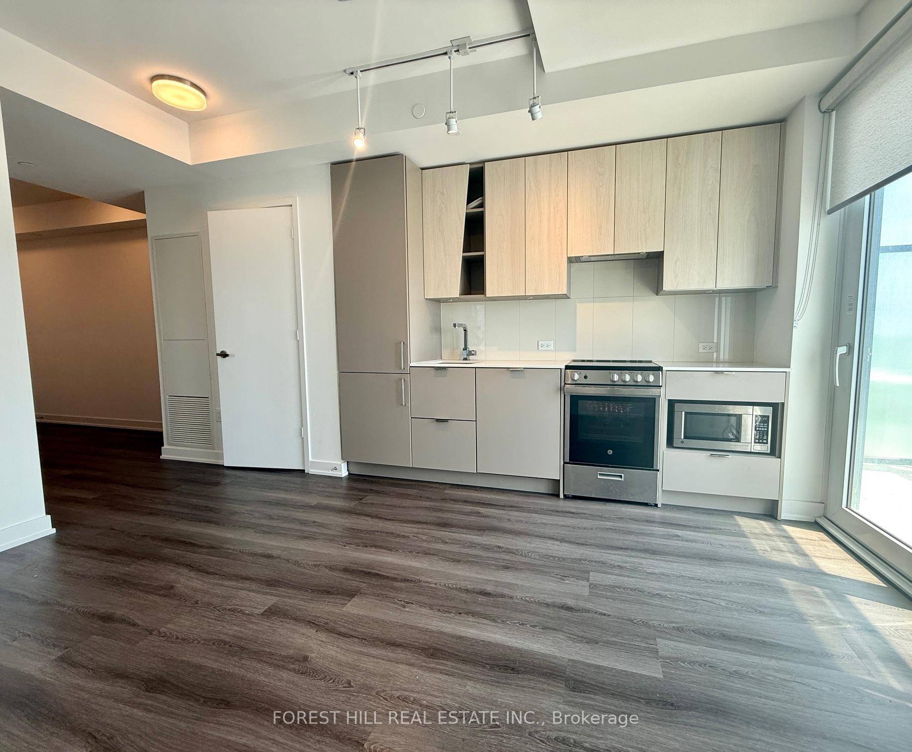 Stunning Urban Style SE Corner 2 bedroom Suite at the iconic M City 2 in the heart of Mississauga.