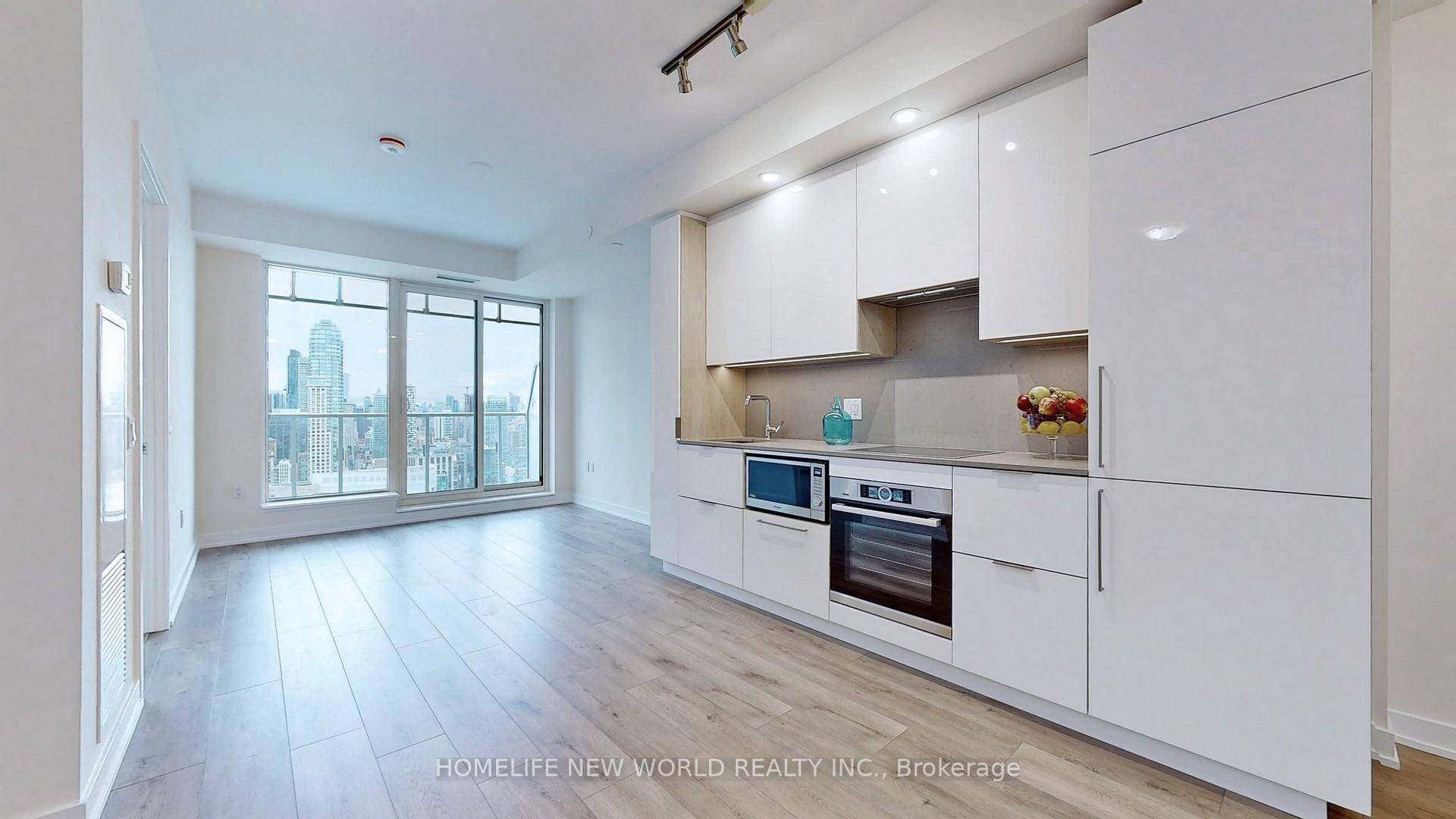 Luxury 2 Year New, bright amp ; spacious 1 1 Corner Unit At Prestige One Yonge for lease !