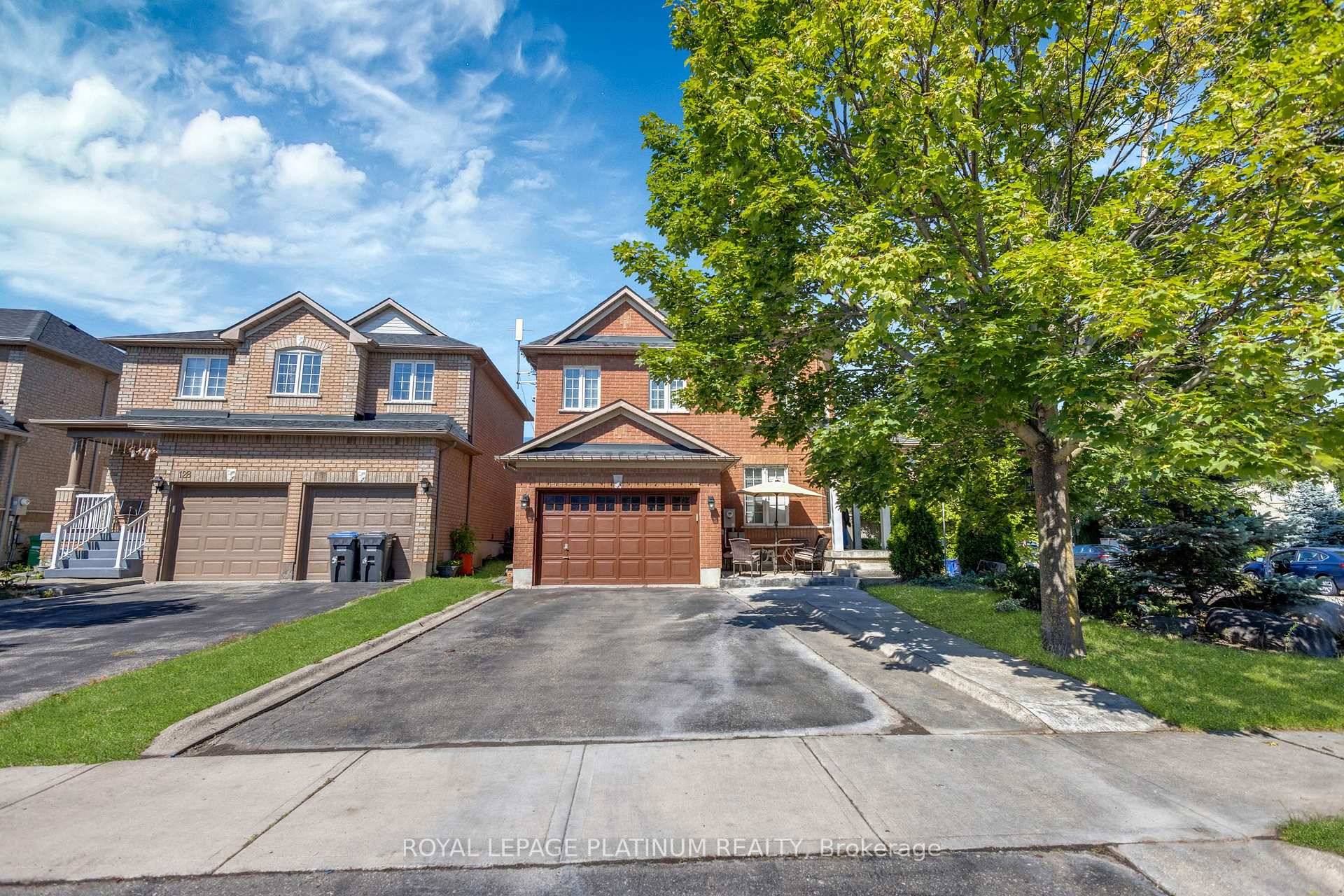 Immaculately kept 4 bedroom and 4 washroom detached !