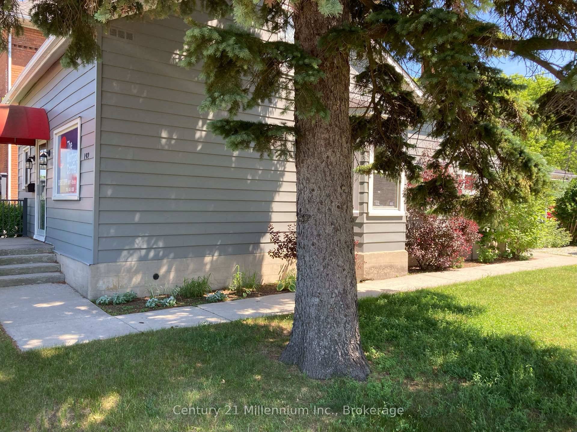 Two combined rooms for rent in high traffic location of Collingwood.