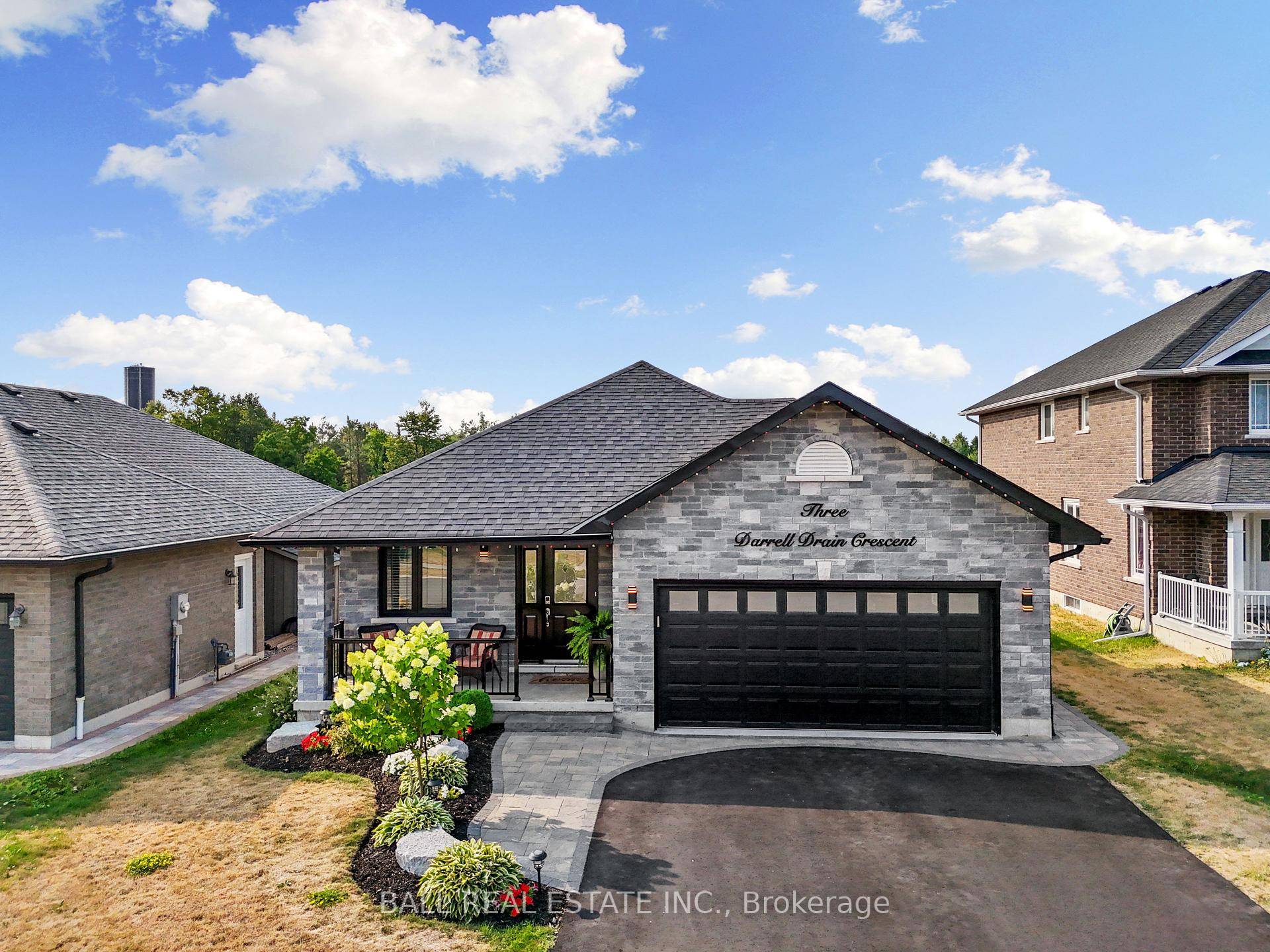 Welcome home to the quaint town of Norwood in the Norwood Park Estate Subdivision.