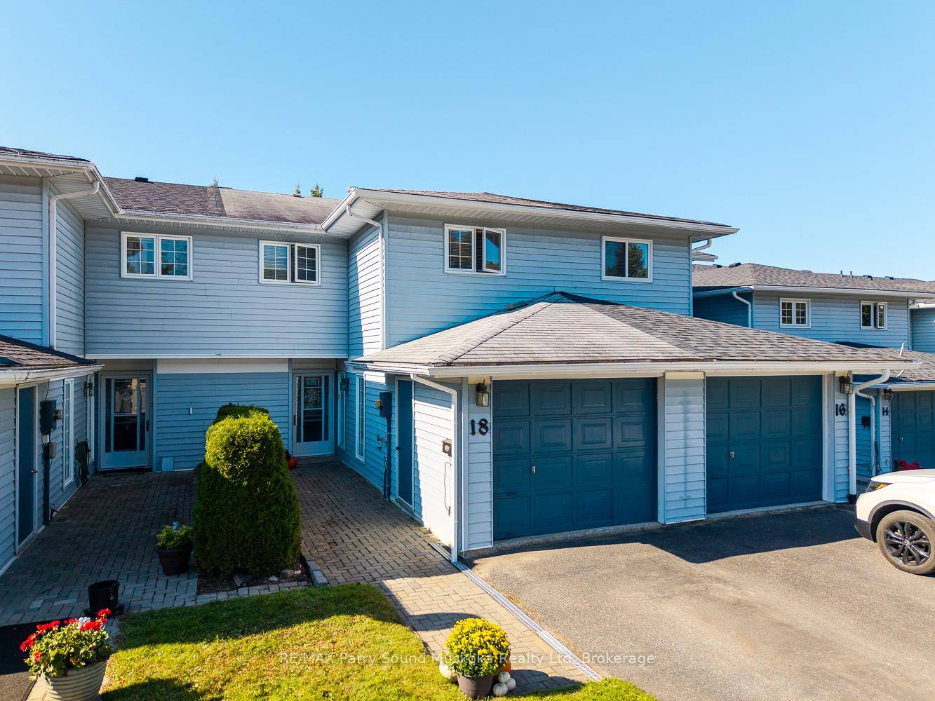 Live steps from Waubuno Beach and the Georgian Bay fitness trail in this well kept three bedroom townhouse on a quiet cul de sac.