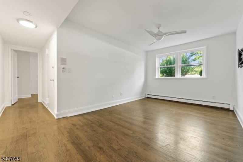 Spacious Renovated 2 Bed Condo in a great section of Belleville.