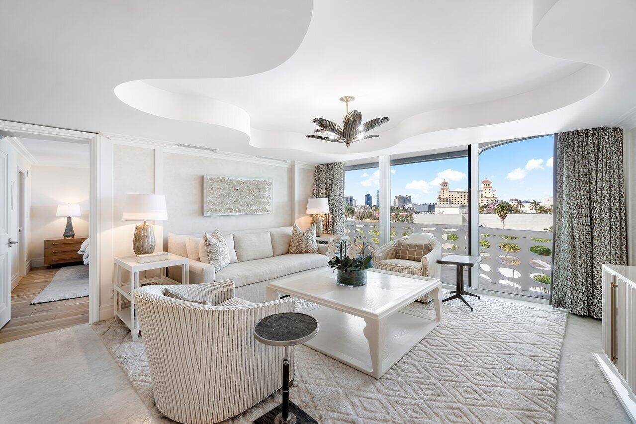 Expertly renovated by award winning designer James Michael Howard, this high end, generously proportioned, 1 bedroom, 1.