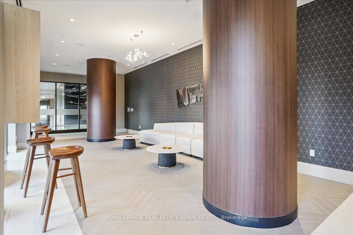 Discover modern living at its finest in this beautifully furnished 1 Bedroom Den suite at 2550 Simcoe Street North !