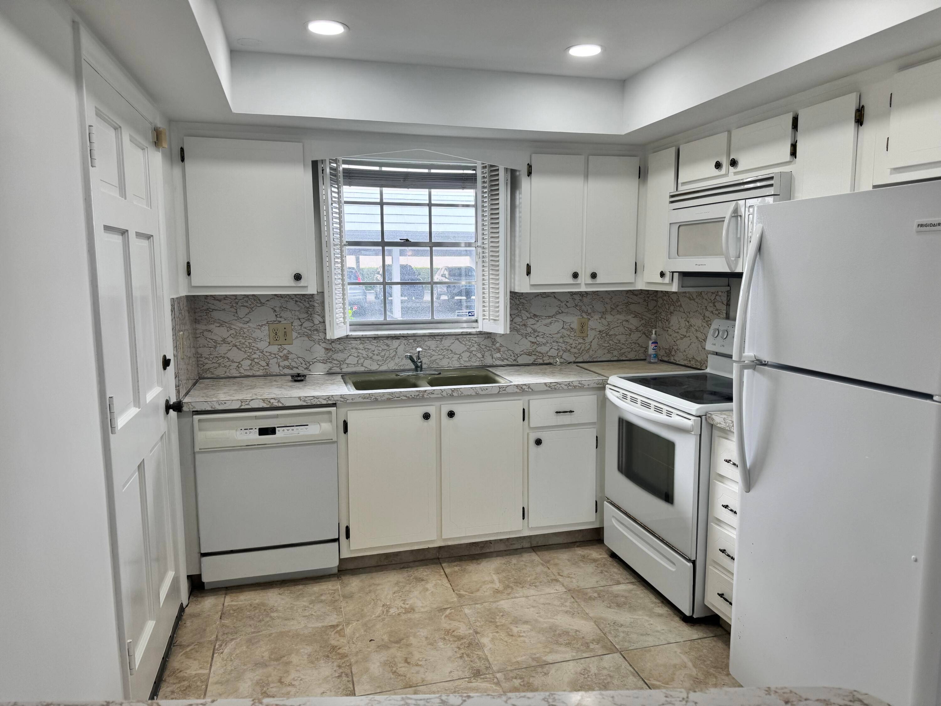 Gorgeous marina views from this immaculate 1st floor 2 Bedroom condo.
