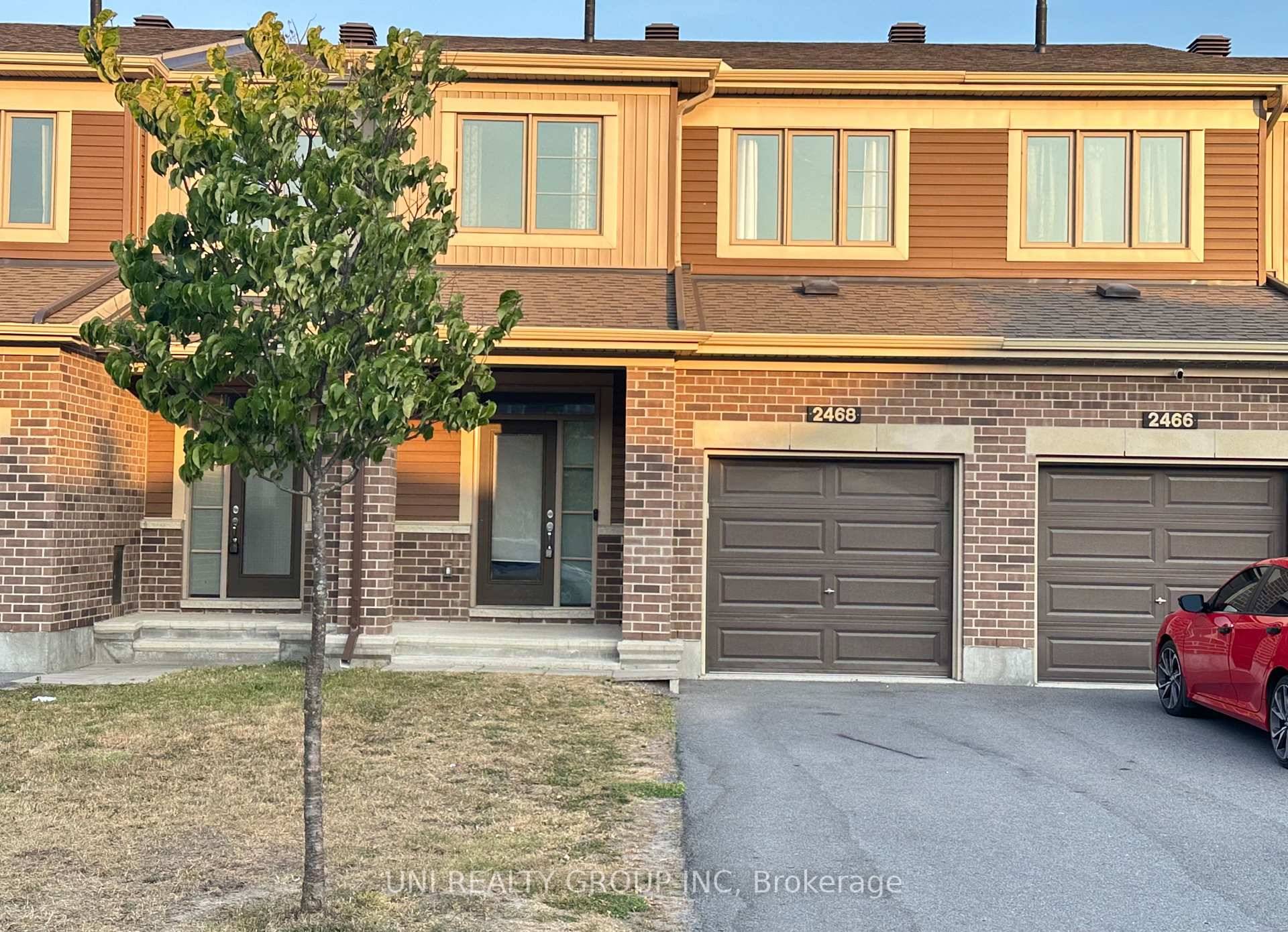 STUNNING TOWN HOME IN Barrhaven.