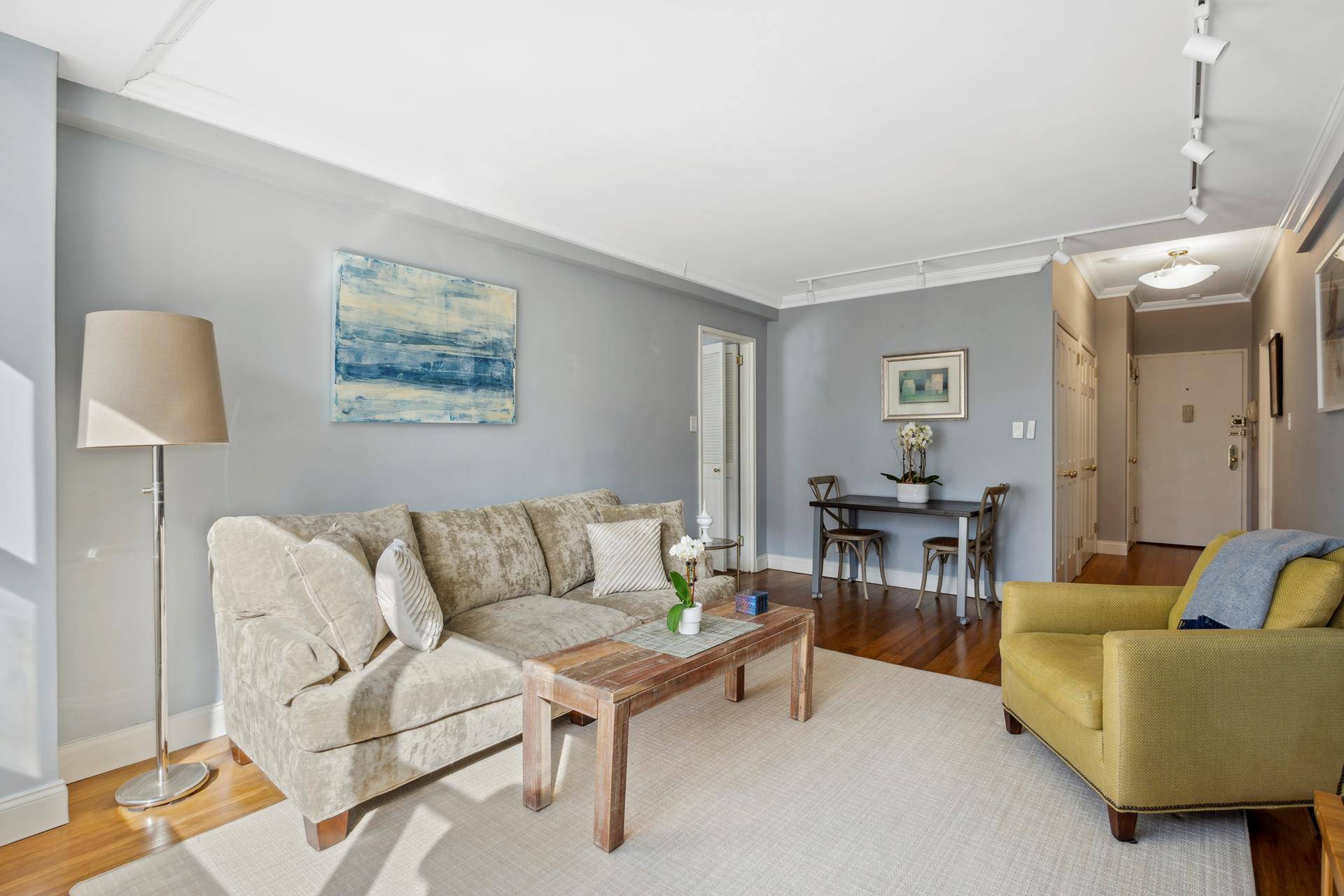 BRIGHT and inviting AWAITS your arrival 1 bedroom apartment located in a prime Upper East Side luxury co op, offering an abundance of natural light thanks to its southern exposure.