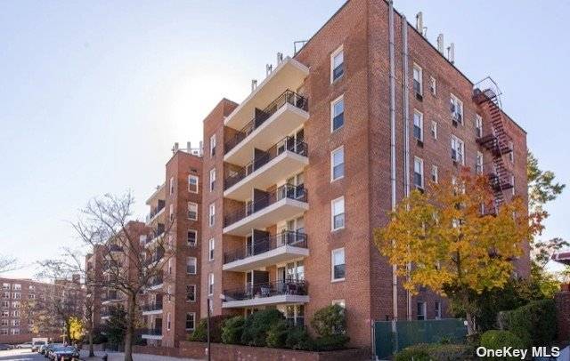Beautifully renovated and spacious 1 B4 with Jr.