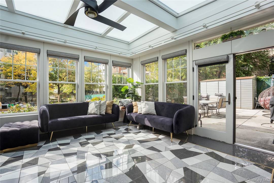 570 Bedford Avenue in Brooklyn, NY is a spacious condo located in the heart of Williamsburg.